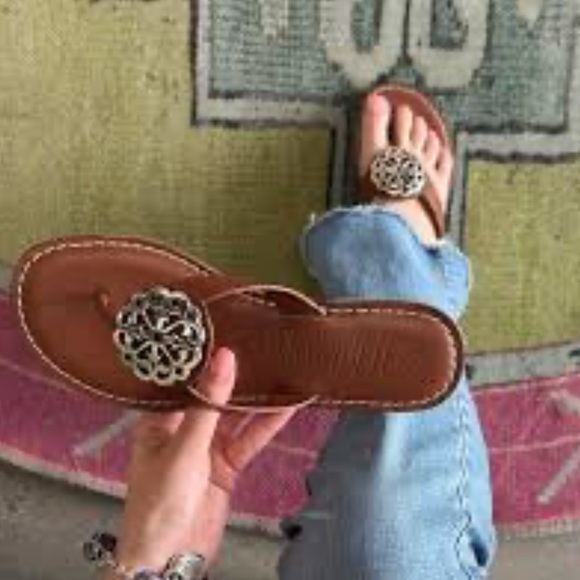 Alice Classic Neutrals, Like NEW condition For casual or dressy occasions - Picture 4 of 6